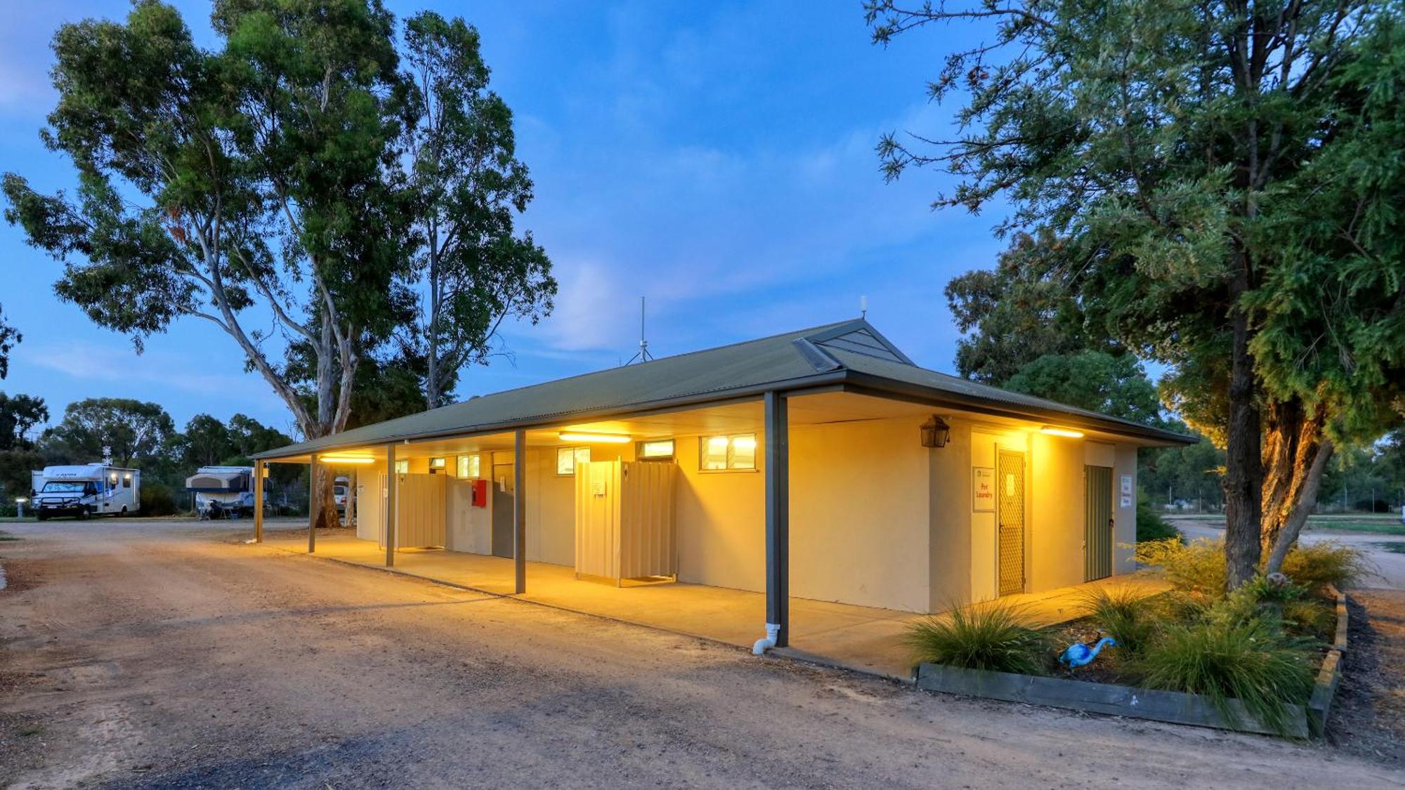 Yarrawonga Riverlands Tourist Park エクステリア 写真